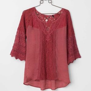 Women’s Medium Blouse From The Buckle